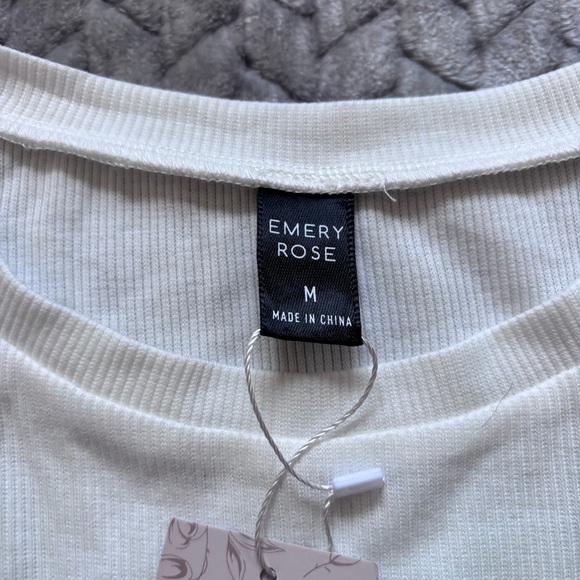 ⭐️⭐️⭐️NWT Emery Rose cream cropped tank top size Medium - Picture 2 of 7